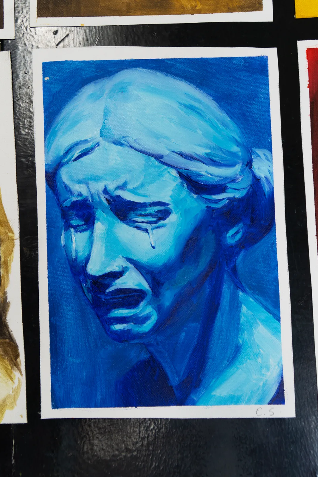 Óleo sobre tela en monocromía azul: cabeza escultórica clásica, ejercicio de valor lumínico de la alumna Catalina Sauterel