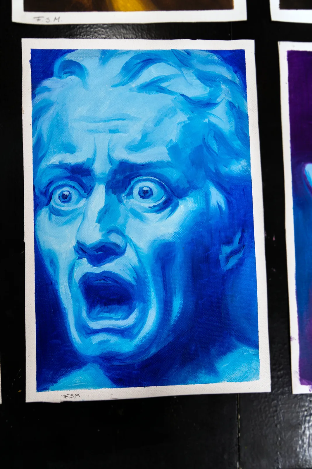 Óleo sobre tela en monocromía azul: rostro escultórico expresivo, ejercicio de valor lumínico de la alumna Florencia Sauterel