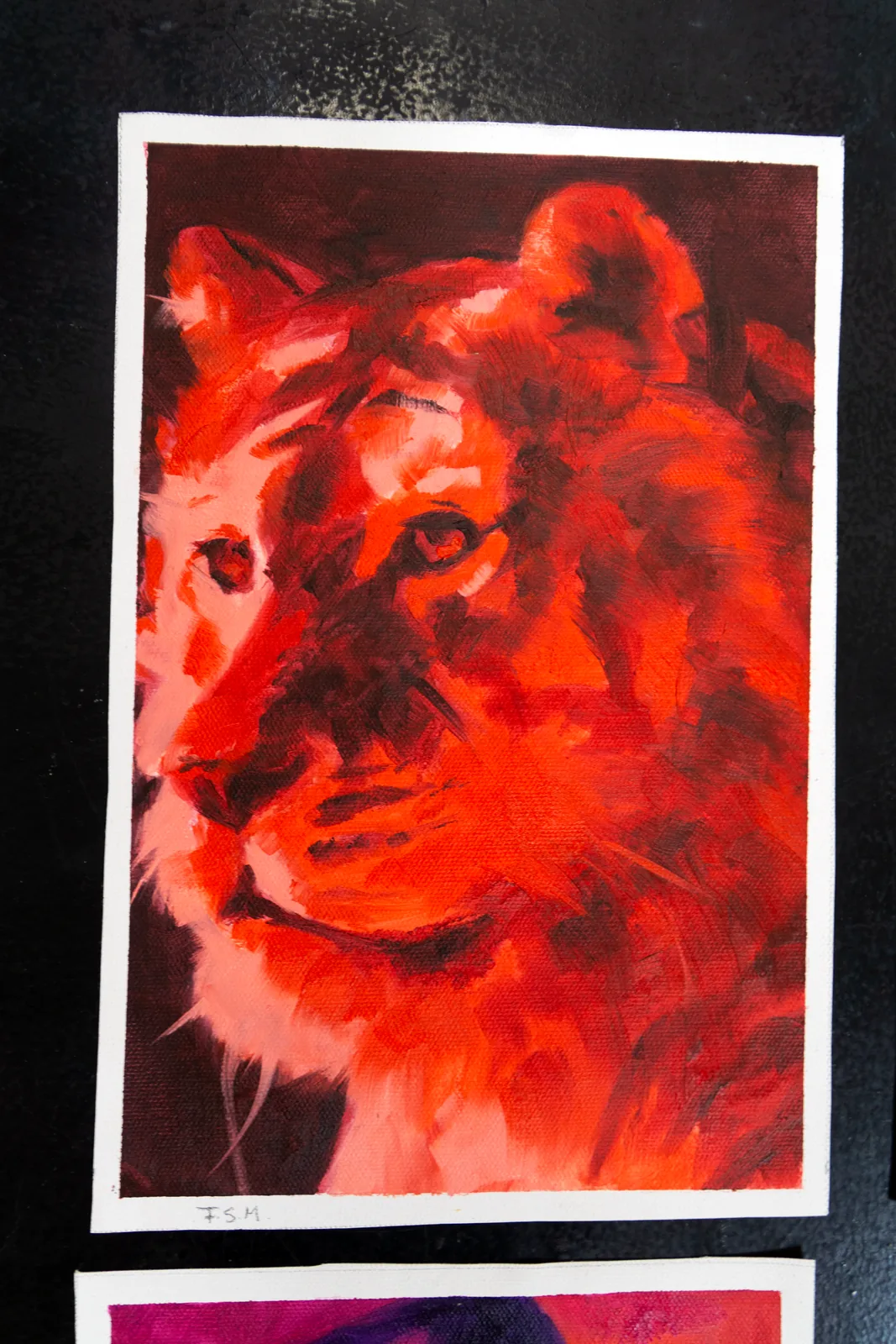 Óleo sobre tela: tigre en tonos rojos, obra de la alumna Florencia Sauterel
